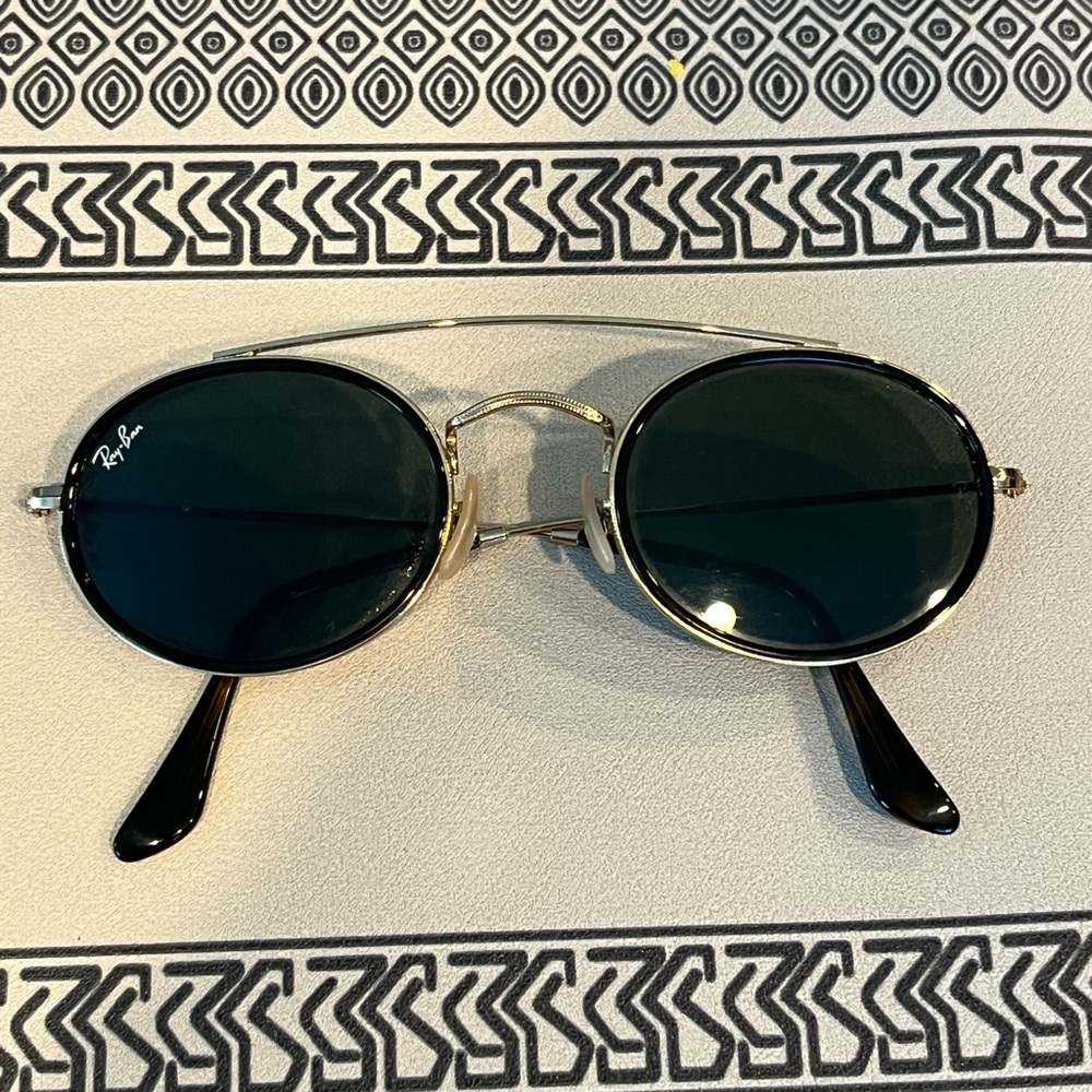 Ray-Ban Round Sunglasses with Dark Lenses and Gold Frame